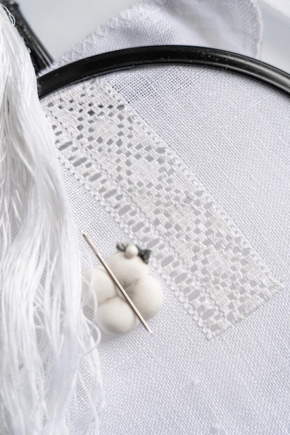 Gotowy haft na lnianym materiale